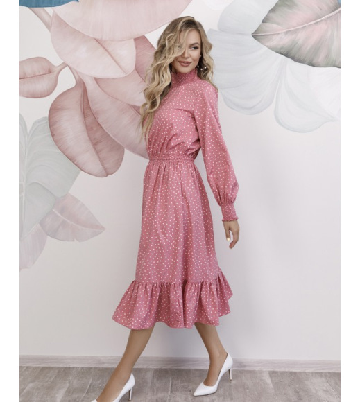 Розовое в горох платье декорированное жаткой