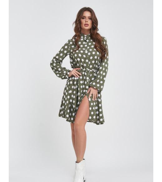 Свободное оливковое платье-рубашка с крупным горохом