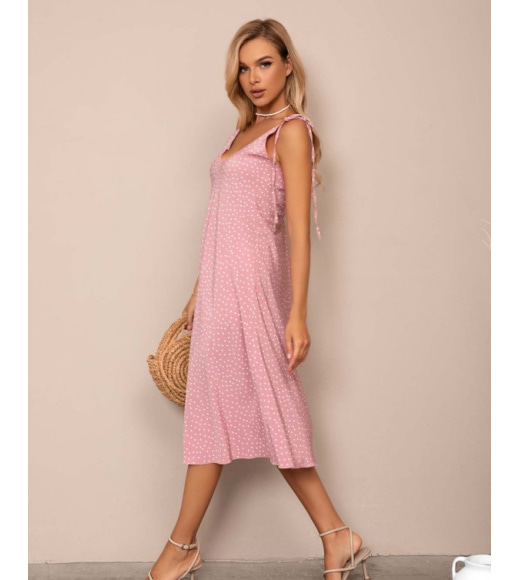 Розовое в горох платье в бельевом стиле