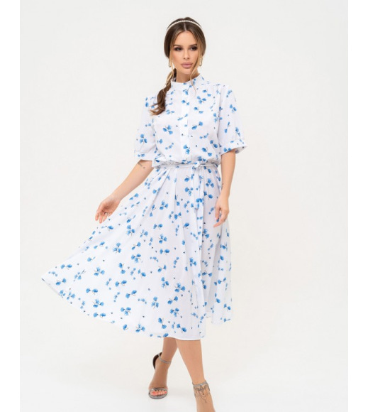 Біла сукня-сорочка з квітковим блакитним принтом