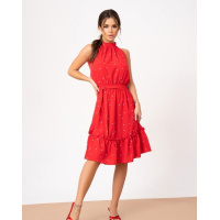 Красное в горошек платье с воротником халтер