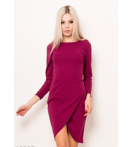 Фиолетовое платье-футляр с юбкой на запах