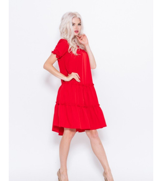 Красное свободное платье-трапеция с рюшами