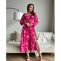 Малиновое цветочное платье с разрезом