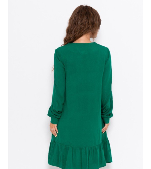 Зеленое крепдешиновое платье с воланом
