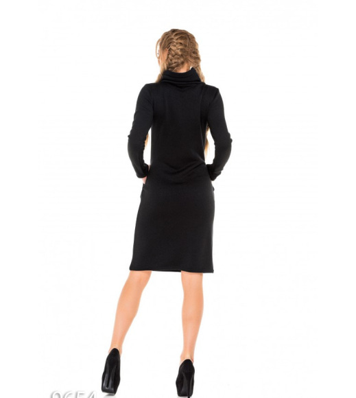 Чорне демісезонне плаття з високим коміром і кишенями