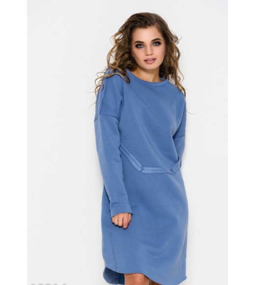 Голубое утепленное свободное платье с длинными рукавами и швами наружу