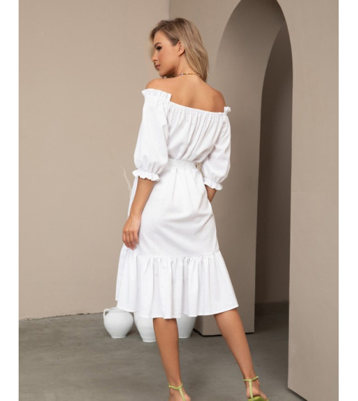 Белое коттоновое платье с приспущенными плечами