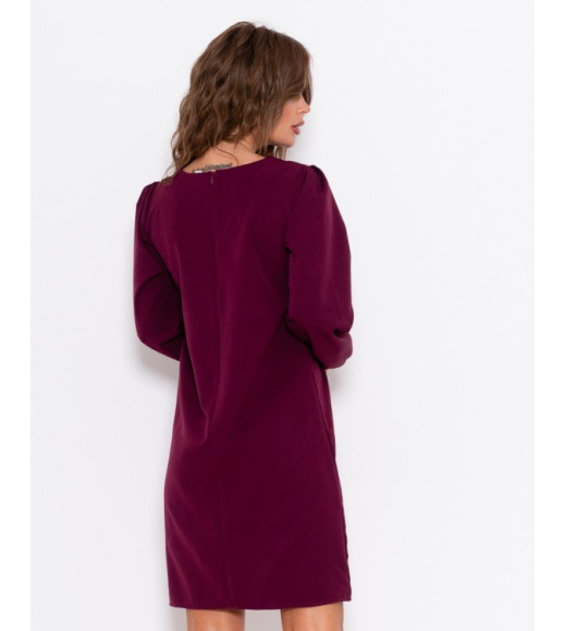 Бордовое прямое платье с длинными рукавами