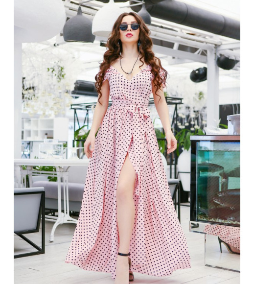 Розовое в горошек длинное платье с воланом