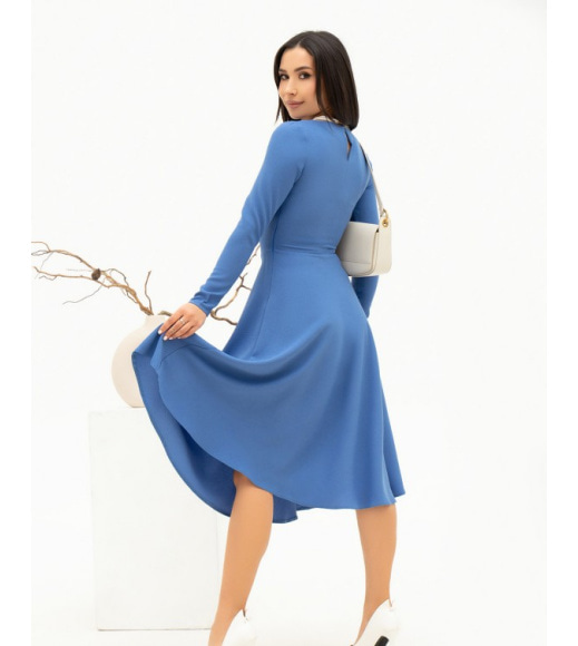 Темно-голубое классическое платье с расклешенным низом