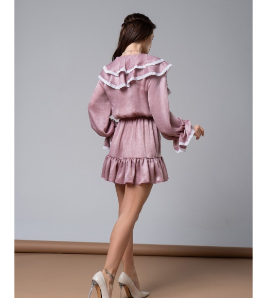 Темно-розовое сатиновое платье с воланами