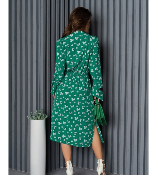 Зеленое платье-халат с разрезами