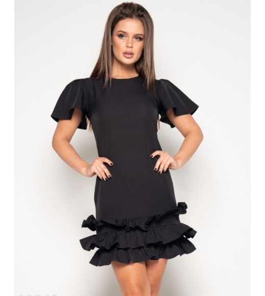 Черное платье с рюшами и рукавами-бабочками