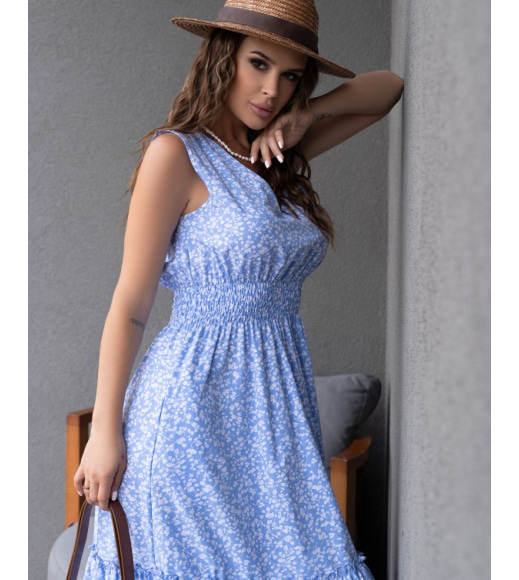 Нежное голубое платье с V-образными вырезами