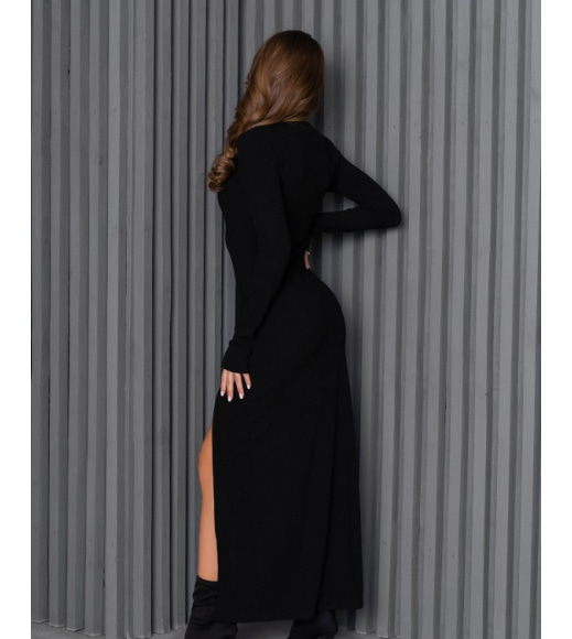 Чорне трикотажне плаття з вирізом
