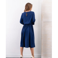 Синя приталена сукня міді довжини
