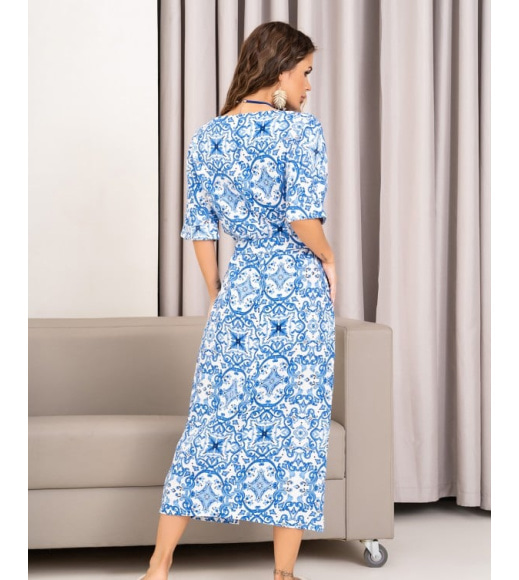 Біло-блакитне плаття з орнаментом