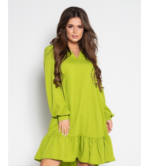 Оливковое крепдешиновое платье с воланом