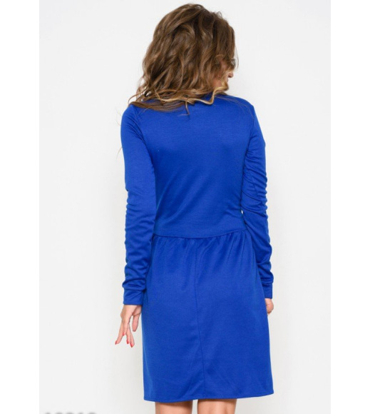 Трикотажное приталенное платье цвета электрик с длинными рукавами и V-образным вырезом