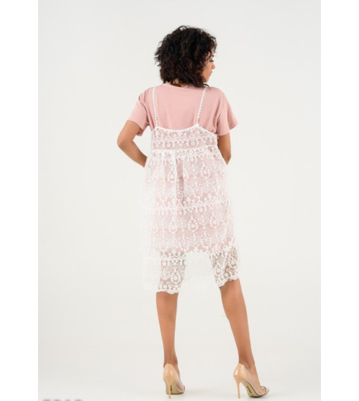 Розовое платье-футболка с верхним кружевным сарафаном