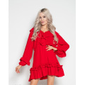 Красное приталенное платье с длинными рукавами