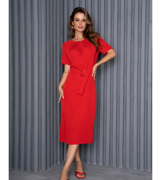 Красное классическое платье со сборками