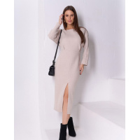 Бежевое ангоровое платье-карандаш с разрезом