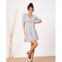 Белое в горошек короткое платье