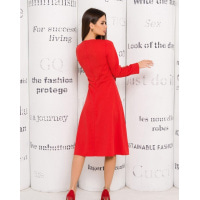 Красное классическое платье с длинными рукавами