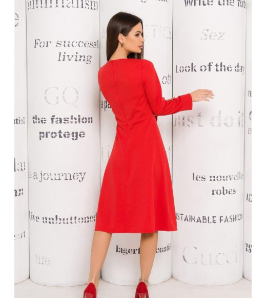Червоне класичне плаття з довгими рукавами
