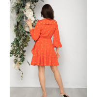 Оранжевое в горох платье на запах с воланами