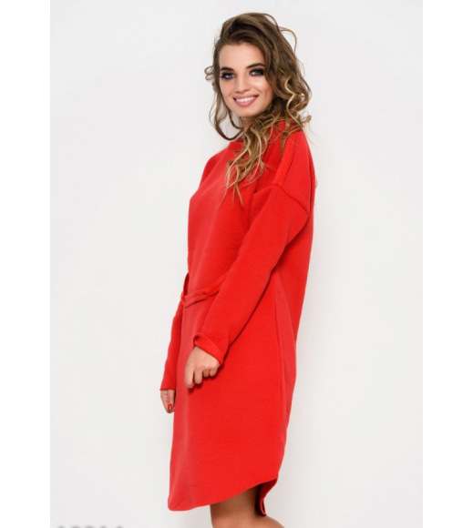 Красное утепленное свободное платье с длинными рукавами и швами наружу