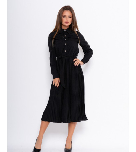 Черное платье-рубашка с плиссированным низом