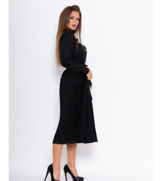 Чорне плаття-сорочка з плісировані низом
