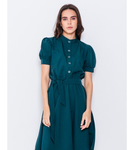 Зеленое офисное платье с воротником-стойкой