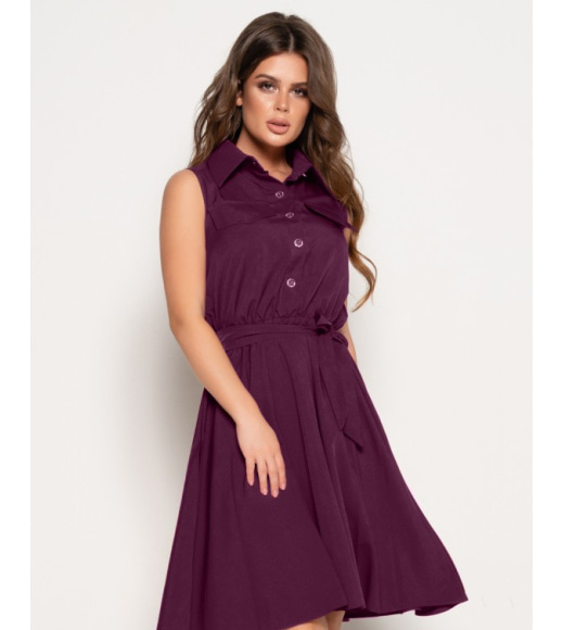 Фиолетовое приталенное платье без рукавов