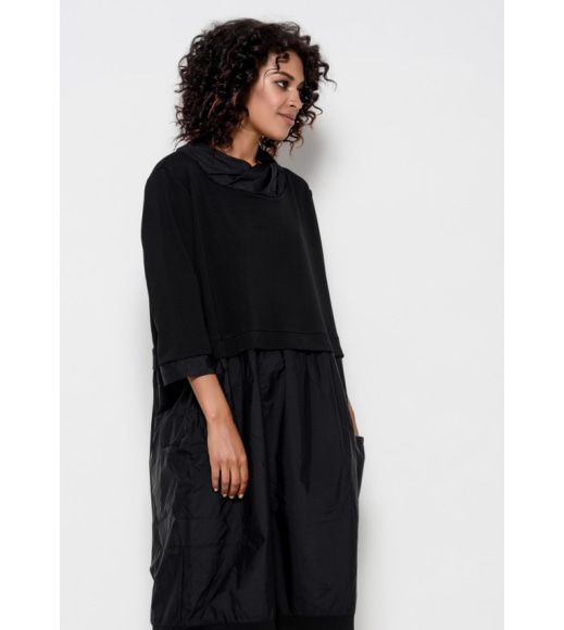 Черное комбинированное платье в стиле оверсайз с большими накладными карманами и воротником-хомутом