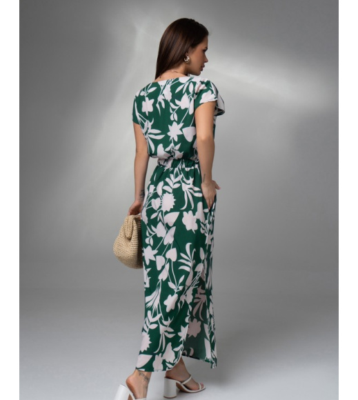 Зеленое длинное платье с разрезами