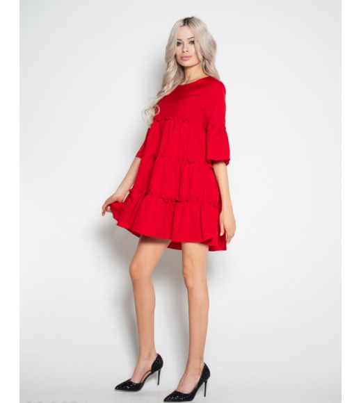 Красное платье-трапеция с рюшами и воланами