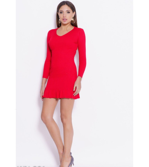 Красное однотонное фактурное платье с воланами