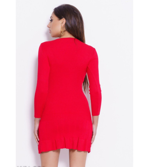 Красное однотонное фактурное платье с воланами