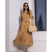 Бежевое длинное платье на пуговицах