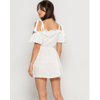 Белое коттоновое платье с открытыми плечами