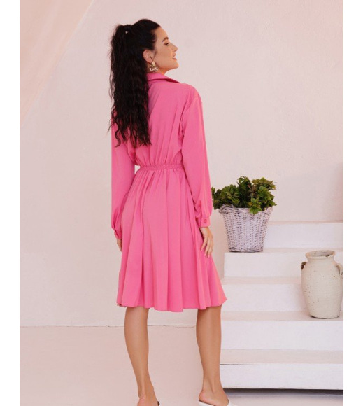 Розовое приталенное платье-рубашка