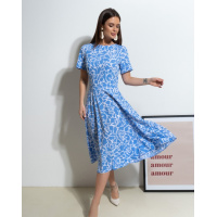 Голубое приталенное платье с принтом