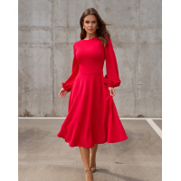 Красное приталенное платье с рукавами-фонариками