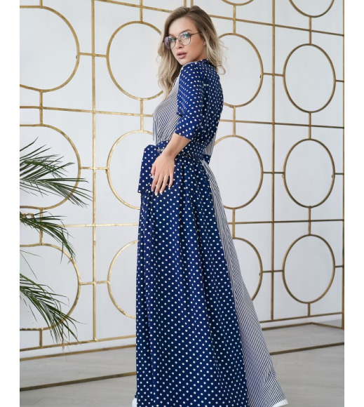 Синее длинное платье с комбинированным принтом
