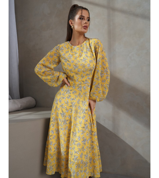 Желтое приталенное платье из цветочного шифона