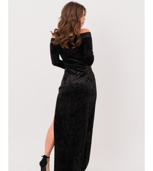 Чорна велюрова сукня з відкритими плечима